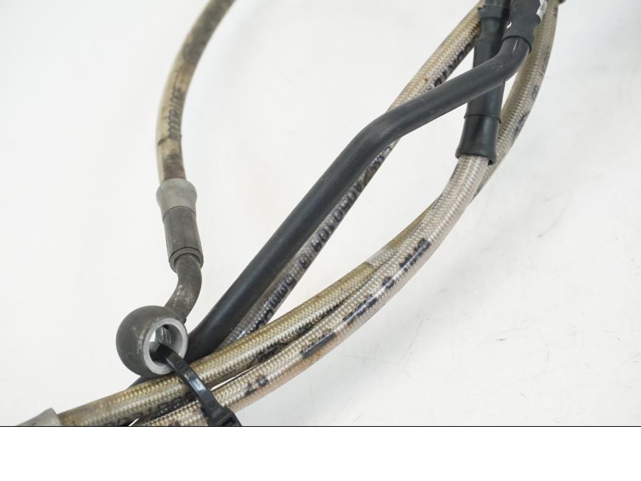 Snett uppifrån på Bromsledning från en BMW R 1250 GS -2019 motorcykel.