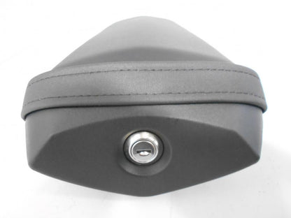 Vänster sida på Sadel från en Yamaha YZF 1000 R1 -2017 motorcykel.