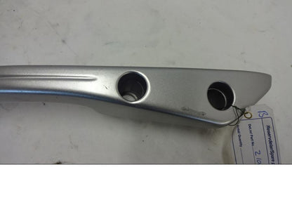 Baksidan på Passagerarhandtag från en Kawasaki Z 1000 -2011 motorcykel.