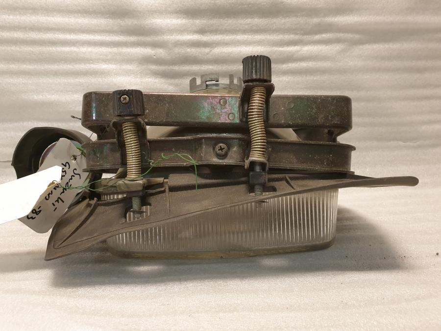 Snett nerifrån på Strålkastare från en Suzuki GSX 400 -1983 motorcykel.