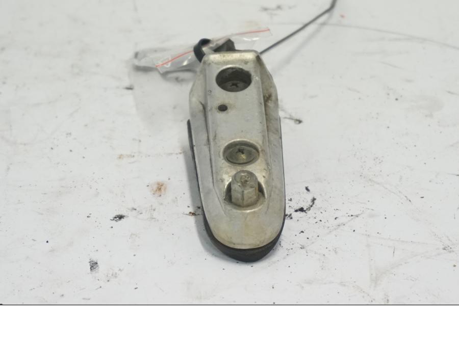 Höger sida på Fotpinne från en Suzuki DL 1000 -2003 motorcykel.