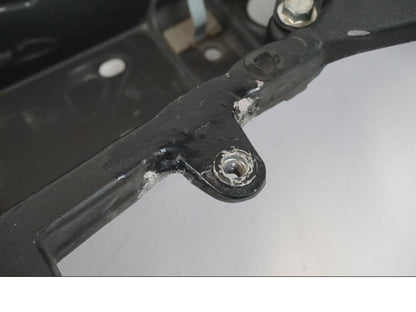 Höger sida på Bakram från en Yamaha YZF 1000 R1 -2007 motorcykel.