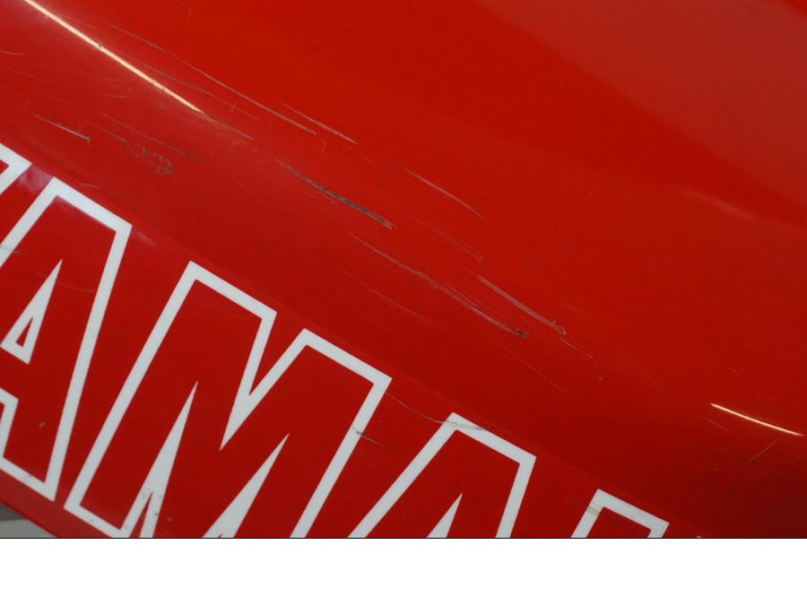 Vänster sida på Bensintank från en Yamaha TDM 850 -1996 motorcykel.