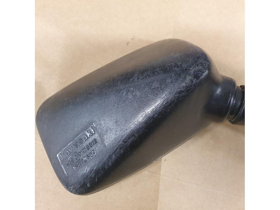 Baksidan på Backspegel från en Kawasaki GPZ 600 R -1985 motorcykel.