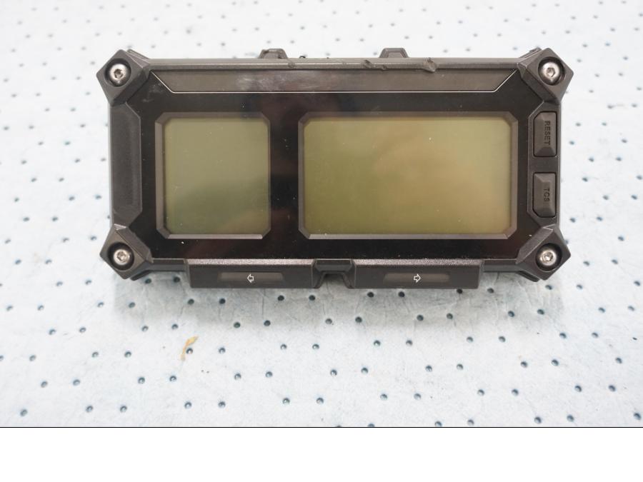 Baksidan på Instrumentpanel från en Yamaha MT-09 Tracer -2019 motorcykel.