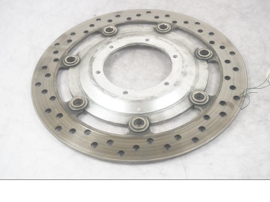 Framsidan på Bromsskiva från en Honda VTX 1800 -2002 motorcykel.
