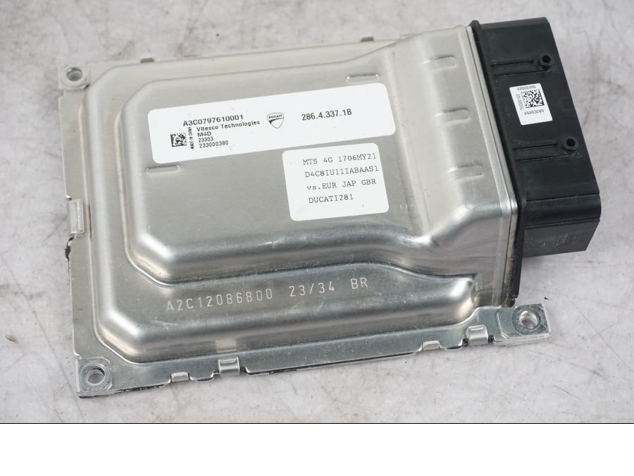 Framsidan på CDI / ECU från en Ducati Multistrada V4 -2024 motorcykel.