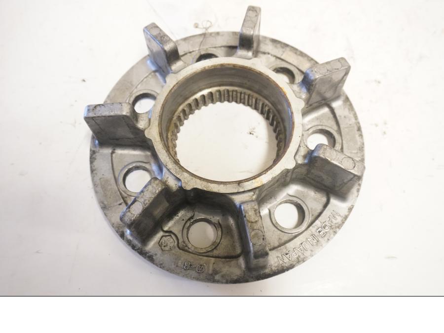 Baksidan på Drivfäste från en Kawasaki GTR 1400 -2008 motorcykel.