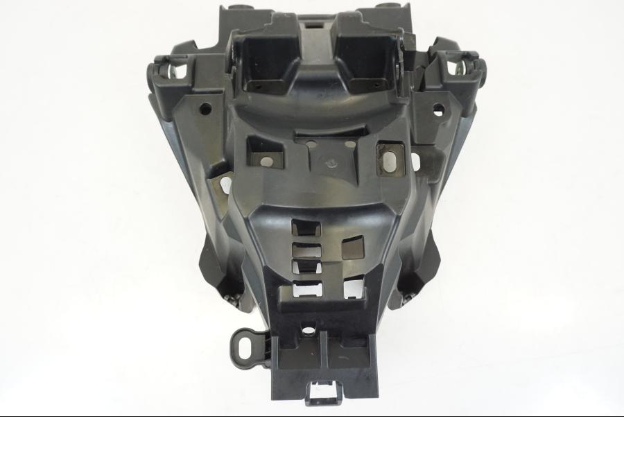 Vänster sida på Strålkastarfäste från en Yamaha MT-09 -2021 motorcykel.