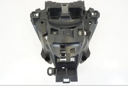 Vänster sida på Strålkastarfäste från en Yamaha MT-09 -2021 motorcykel.