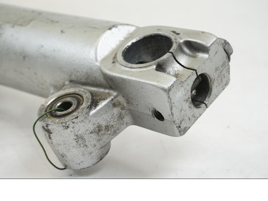 Baksidan på Gaffelben från en Honda VFR 800 -2003 motorcykel.