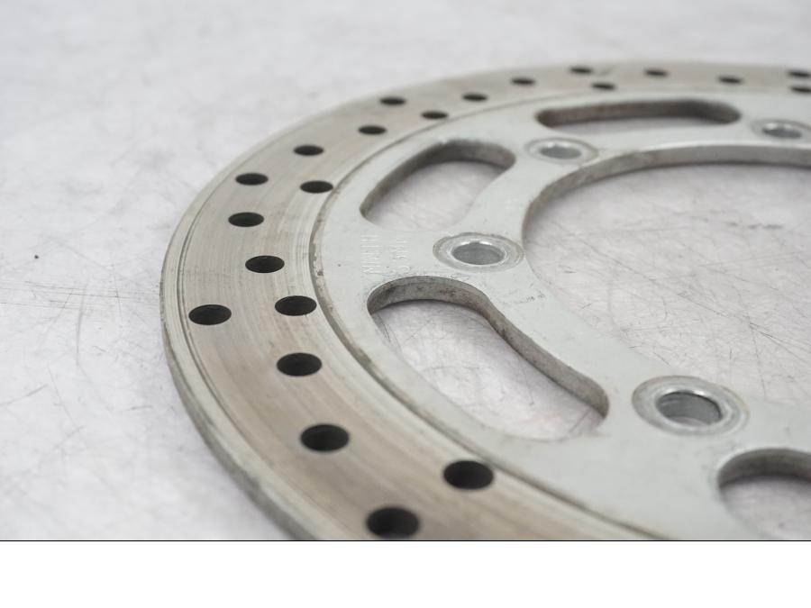 Baksidan på Bromsskiva från en Kawasaki VN 1500 Classic Tourer -2001 motorcykel.