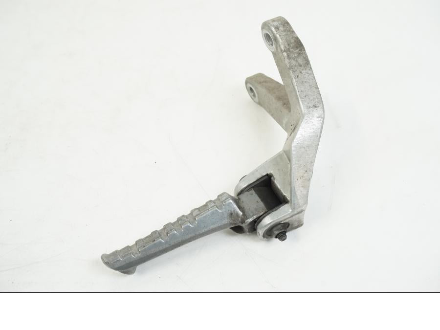 Vänster sida på Fotpinnefäste från en Yamaha FZR 1000 -1990 motorcykel.