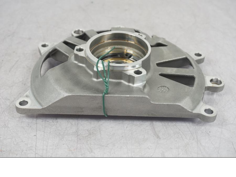 Vänster sida på Generator från en BMW R 1200 GS -2018 motorcykel.