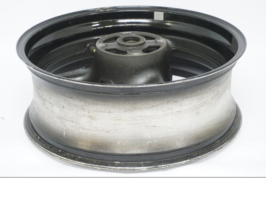 Extrabild1 på Fälg från en Honda CBR 900 RR -2002 motorcykel.