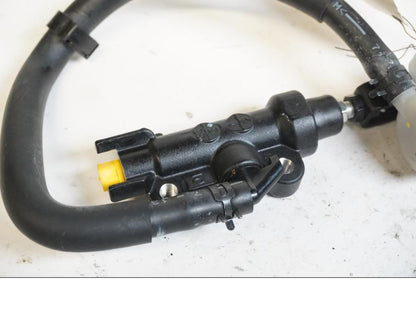 Baksidan på Bromshuvudcylinder från en Yamaha MT-09 Tracer -2015 motorcykel.