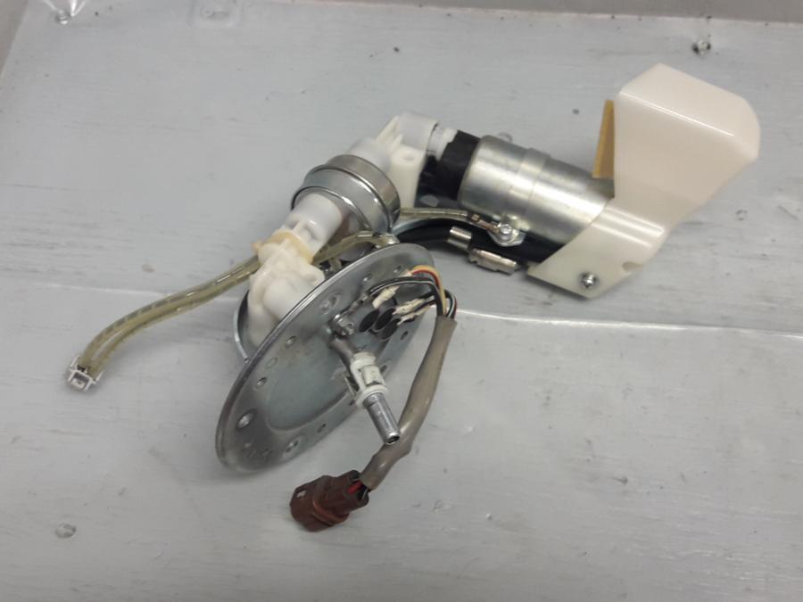 Framsidan på Bensinpump insprut från en Suzuki VL 800 -2009 motorcykel.