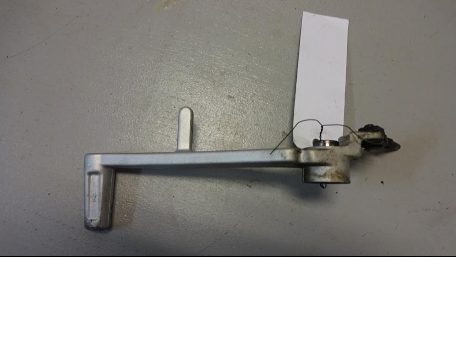 Baksidan på Bromspedal från en BMW F 800 GT -2015 motorcykel.