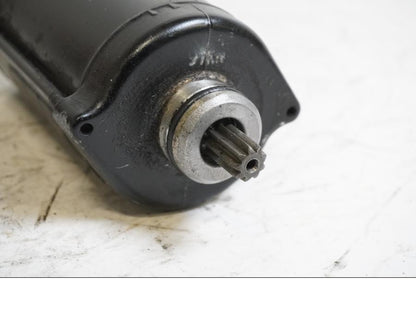 Baksidan på Startmotor från en Kawasaki VN 800 -1999 motorcykel.