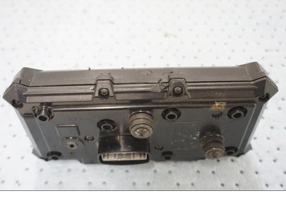 Snett uppifrån på Instrumentpanel från en Yamaha MT-09 Tracer -2019 motorcykel.