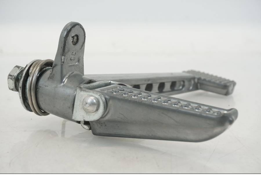 Extrabild5 på Fotpinnesats från en Universal Universal -0 moped.