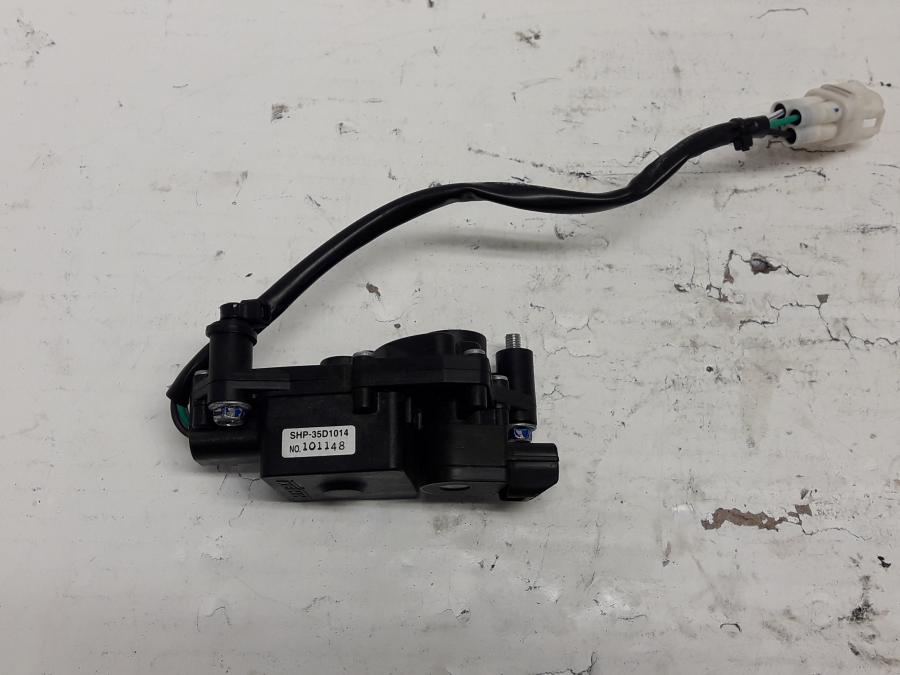 Framsidan på TPS från en Kawasaki ER-6N -2015 motorcykel.