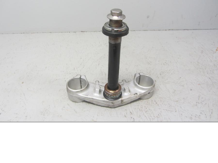 Framsidan på Gaffelkrona från en KTM 125 Duke -2014 motorcykel.