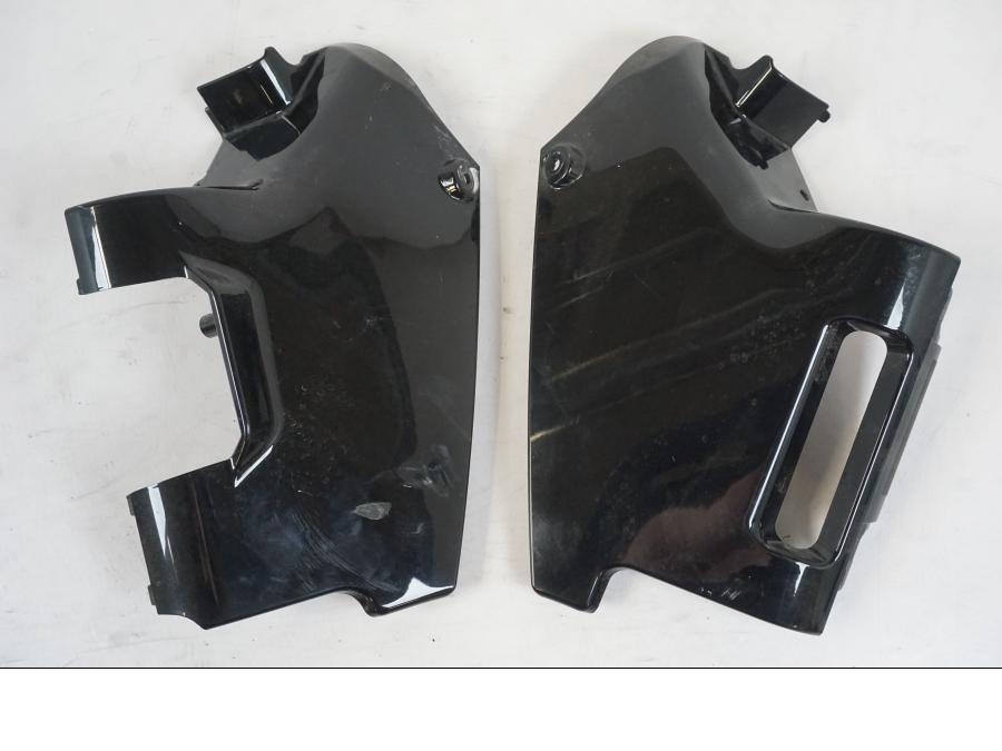 Framsidan på Plast från en Suzuki VZR 1800 -2009 motorcykel.