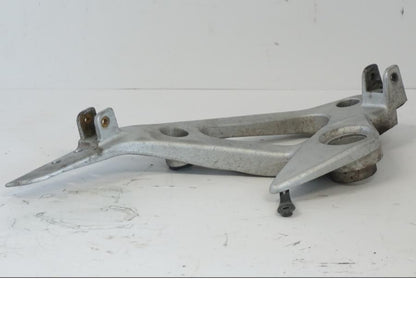 Höger sida på Fotpinnefäste från en Honda XL 1000 V -1999 motorcykel.