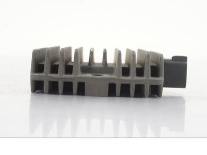 Höger sida på Likriktare från en Kawasaki ER-6N -2016 motorcykel.