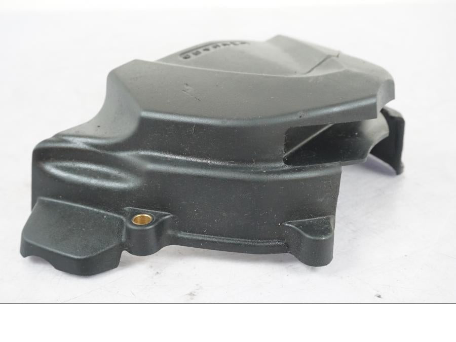 Vänster sida på Kedjeskydd från en Triumph Street Triple R -2011 motorcykel.