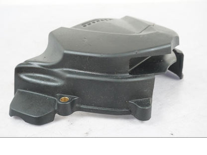 Vänster sida på Kedjeskydd från en Triumph Street Triple R -2011 motorcykel.