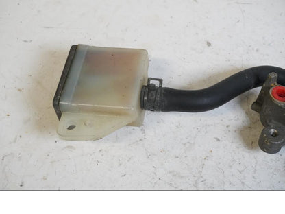 Höger sida på Bromshuvudcylinder från en Suzuki GSX-R 600 -1997 motorcykel.