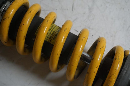 Snett uppifrån på Stötdämpare från en Triumph Daytona 675 -2006 motorcykel.