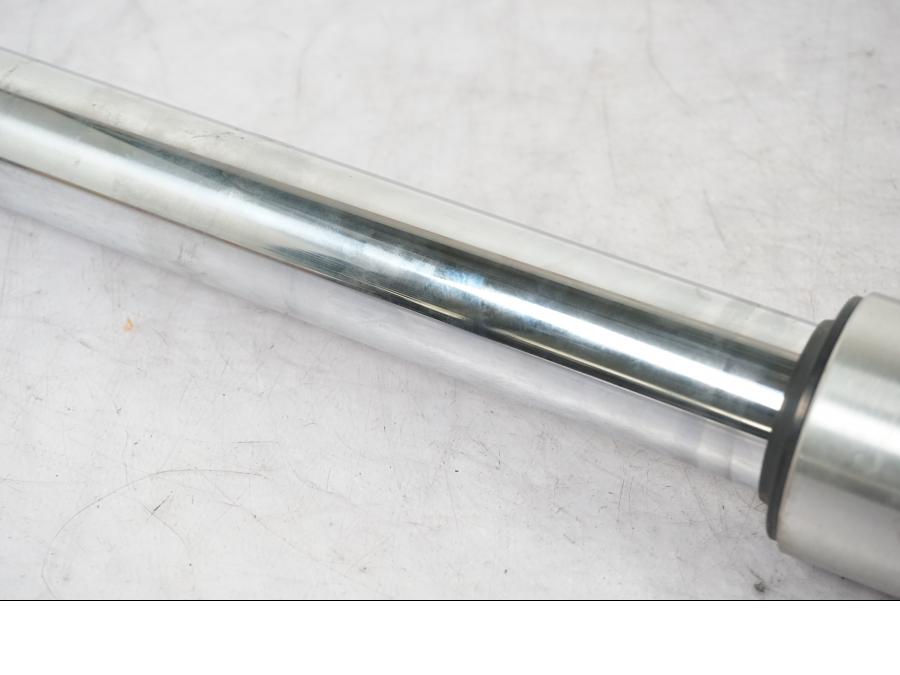 Vänster sida på Gaffelben från en Honda VT 600 C -1998 motorcykel.