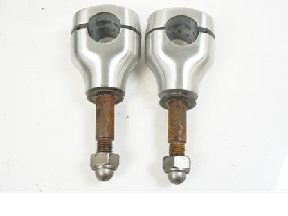 Framsidan på Styrfäste från en Yamaha XVS 1100 -2004 motorcykel.