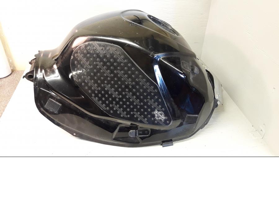 Baksidan på Bensintank från en Suzuki GSX-R 1000 -2008 motorcykel.