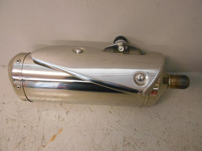 Baksidan på Ljuddämpare från en Triumph Speed Triple -2011 motorcykel.