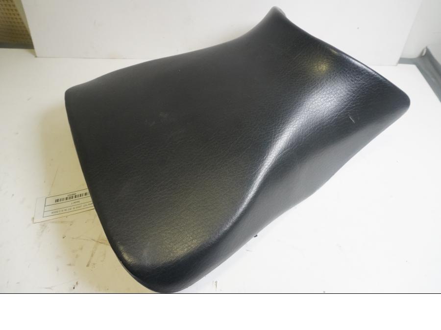 Baksidan på Sadel från en Yamaha YZF 1000 R -1997 motorcykel.