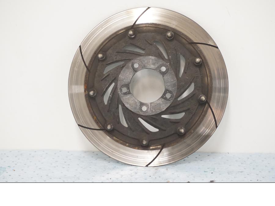 Baksidan på Bromsskiva från en Honda GL 1200 -1987 motorcykel.