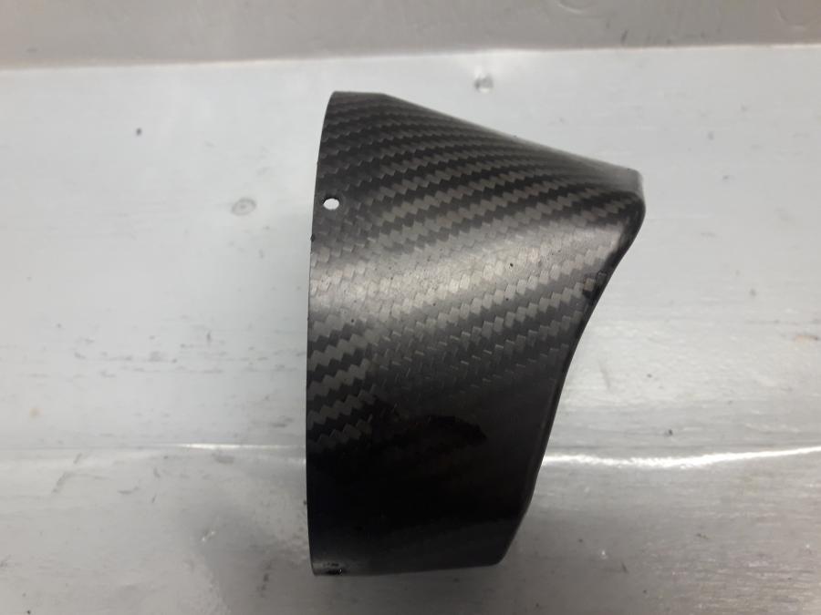 Baksidan på Ljuddämpardekor från en Suzuki DL 1000 -2018 motorcykel.