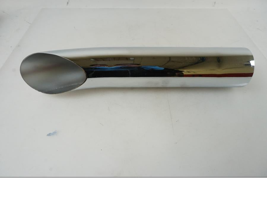 Framsidan på Ljuddämpare Sport från en H-D Harley diverse -2015 motorcykel.