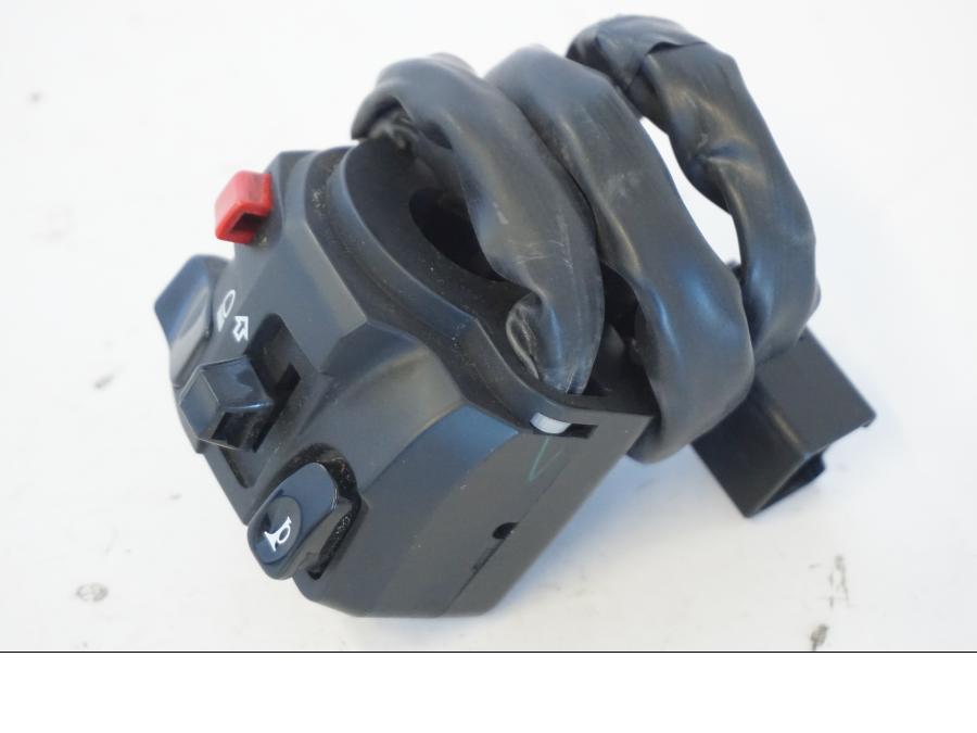 Baksidan på Styrelreglage från en Kawasaki ER-6N -2012 motorcykel.