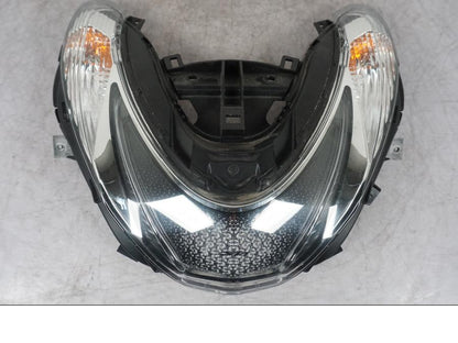 Framsidan på Positionsljus från en Honda ANC 125 -2022 scooter.