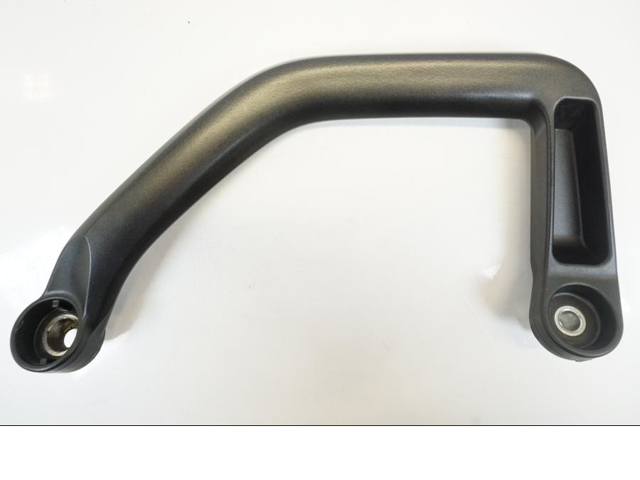 Framsidan på Passagerarhandtag från en Yamaha XTZ1200E -2014 motorcykel.