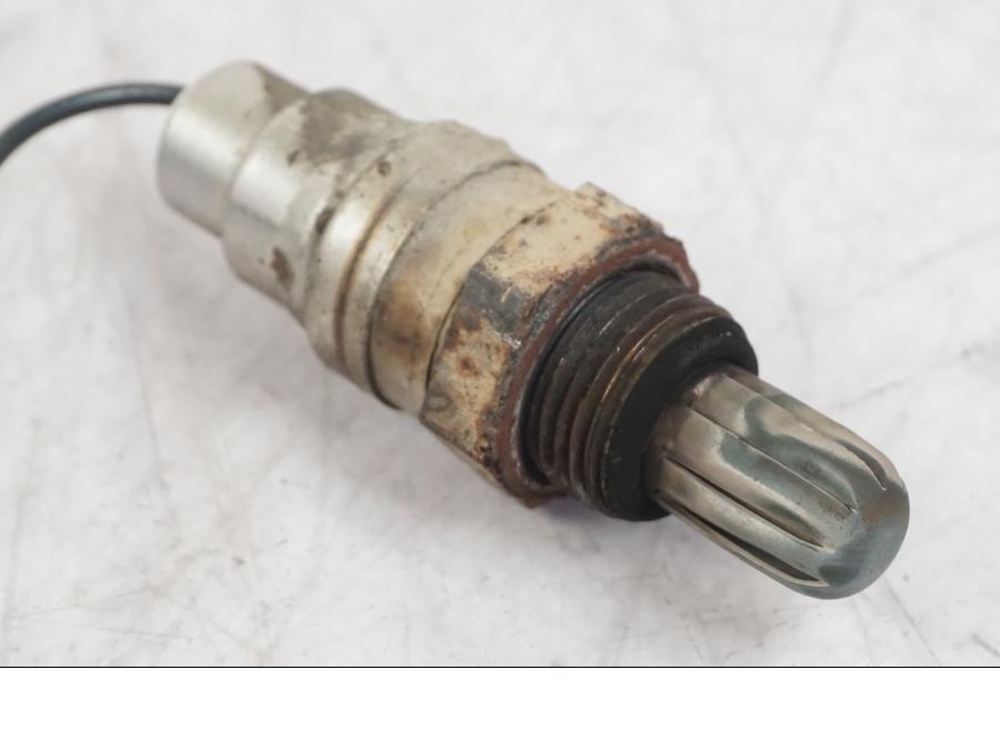 Baksidan på Lambdasond från en Buell 1125 R -2008 motorcykel.