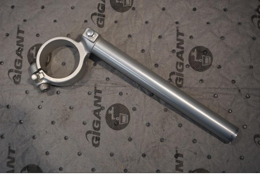 Framsidan på Styre från en Suzuki GSX-R 1000 -2008 motorcykel.