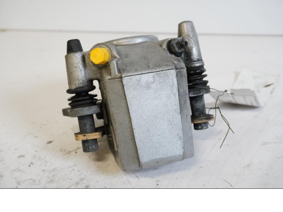 Baksidan på Bromsok från en Kawasaki VN 1500 -1995 motorcykel.