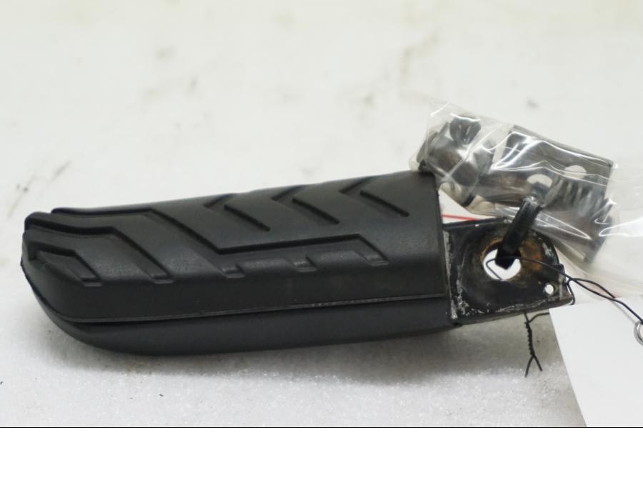 Framsidan på Fotpinne från en Aprilia SL 750 Shiver -2008 motorcykel.