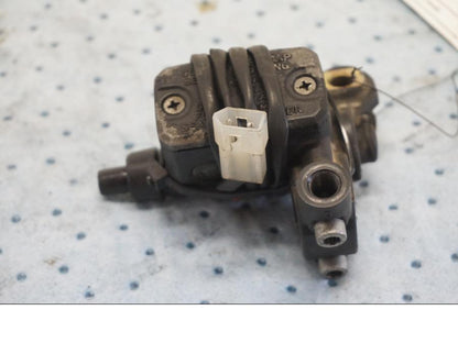 Baksidan på Bromshuvudcylinder från en BMW F 650 ST -1999 motorcykel.